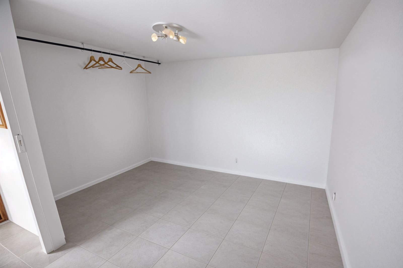 3 bedroom Villa for sale in Estepona with garage - € 290,000 (Ref: 9666184)