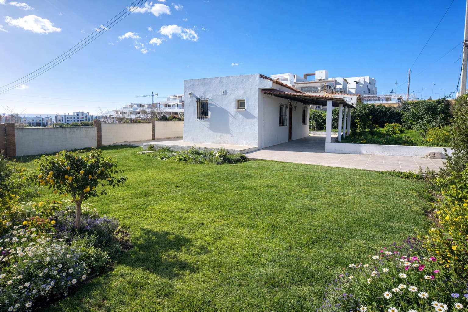 3 bedroom Villa for sale in Estepona with garage - € 290,000 (Ref: 9666184)