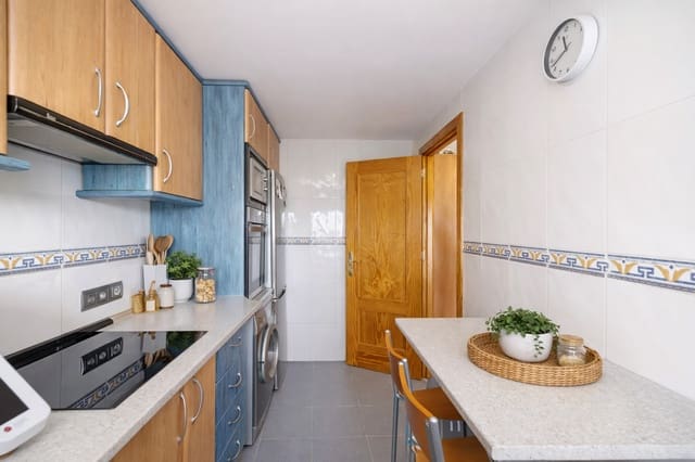 3 bedroom Apartment for sale in Estepona with garage - € 299,000 (Ref: 9670307)