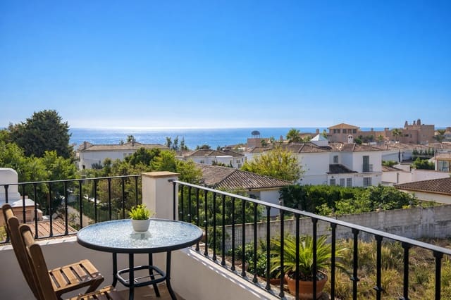 3 bedroom Apartment for sale in Estepona with garage - € 299,000 (Ref: 9670307)
