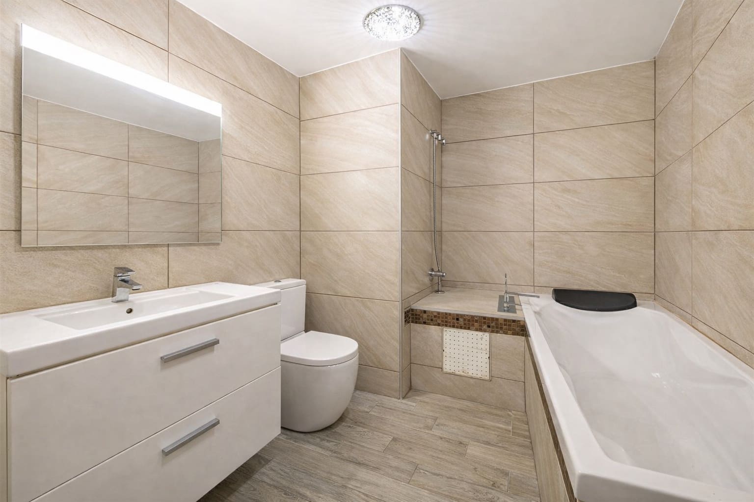 4 sovrum Hus till salu i Estepona med garage - 698 000 € (Ref: 9695152)