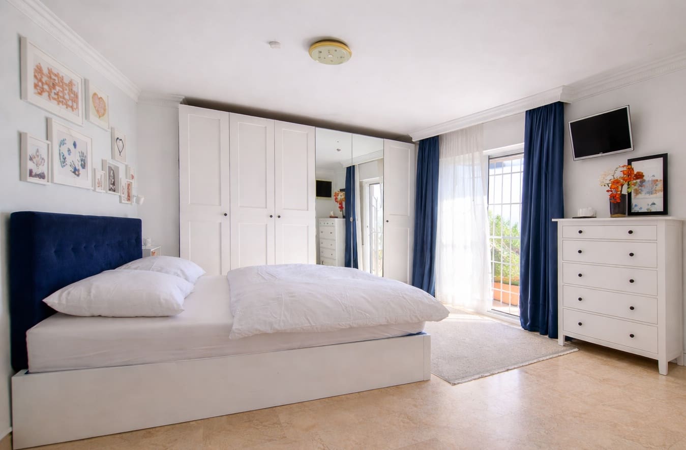 4 quarto Moradia Geminada para venda em Estepona com garagem - 768 000 € (Ref: 9711814)