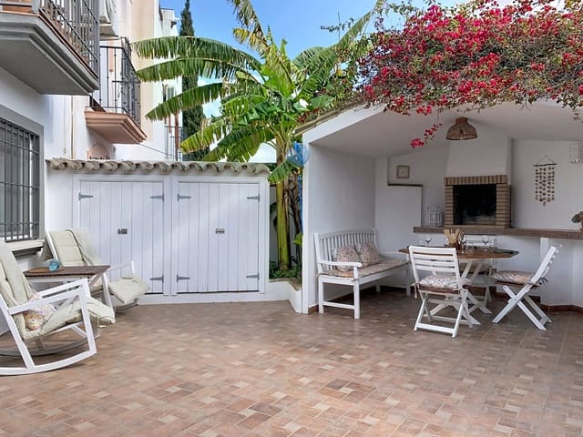 4 chambre Villa/Maison Semi-Mitoyenne à vendre à Estepona avec garage - 768 000 € (Ref: 9711814)