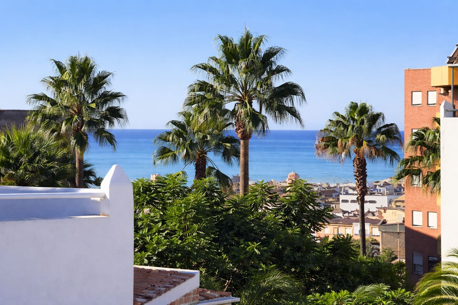 4 soverom Kjedet enebolig til salgs i Estepona med garasje - € 768 000 (Ref: 9711814)