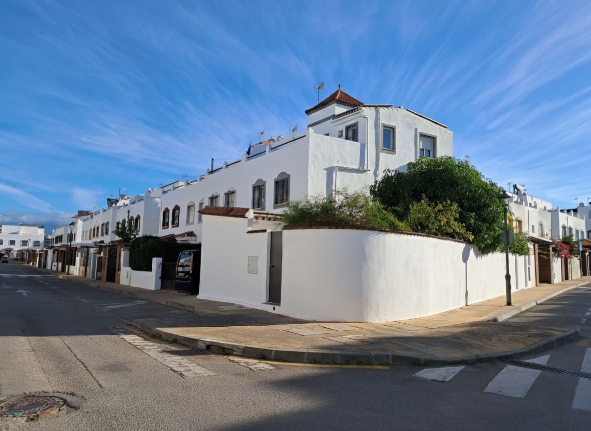 4 soverom Kjedet enebolig til salgs i Estepona med garasje - € 768 000 (Ref: 9711814)
