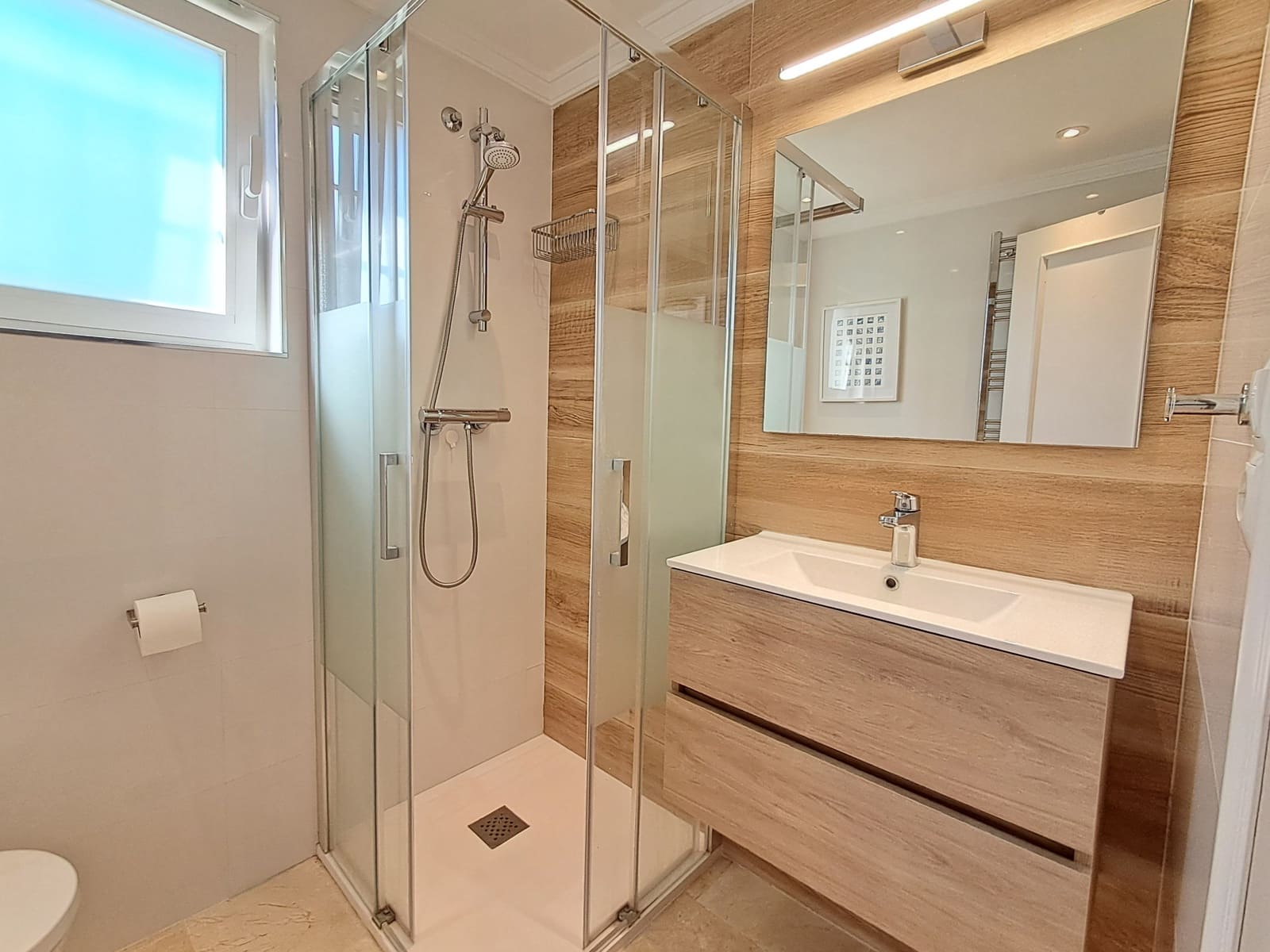 4 soverom Kjedet enebolig til salgs i Estepona med garasje - € 768 000 (Ref: 9711814)