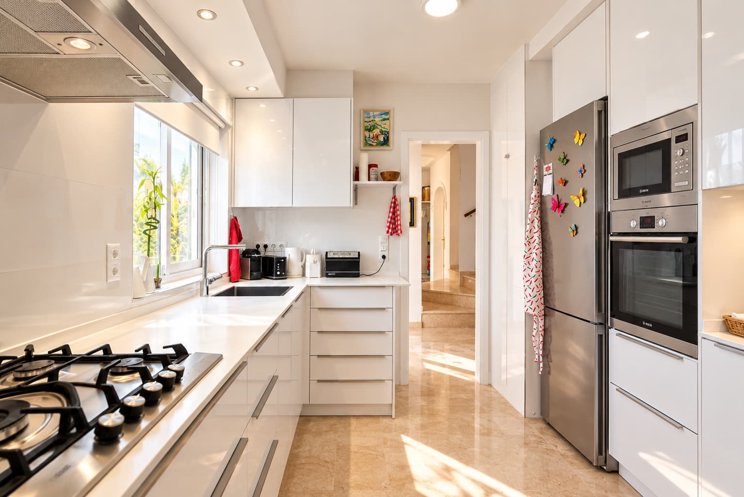 4 soveværelse Semi-Rækkehus til salg i Estepona med garage - € 768.000 (Ref: 9711814)