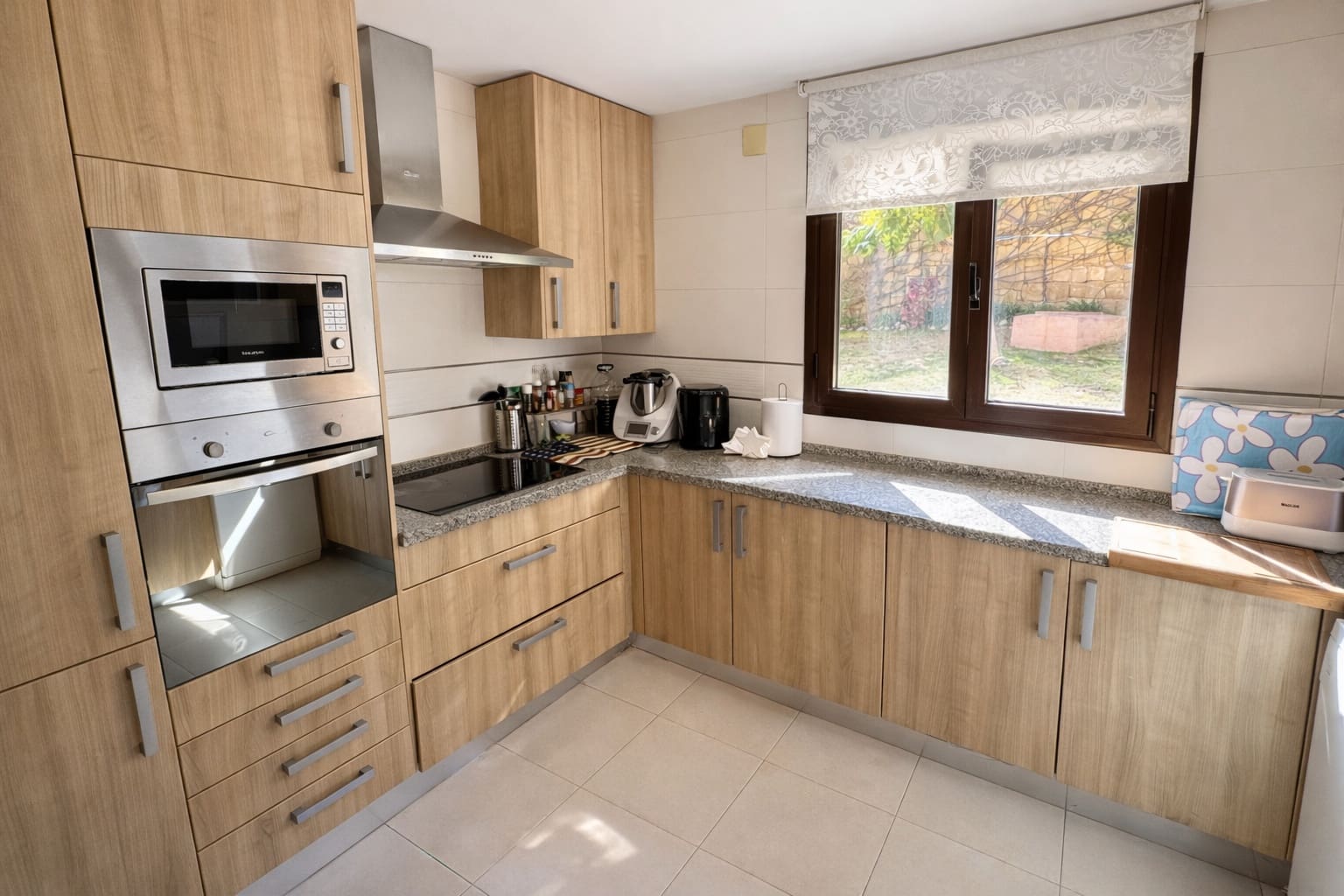 4 sypialnia Dom na sprzedaż w Estepona z basenem garażem - 665 000 € (Ref: 9711815)