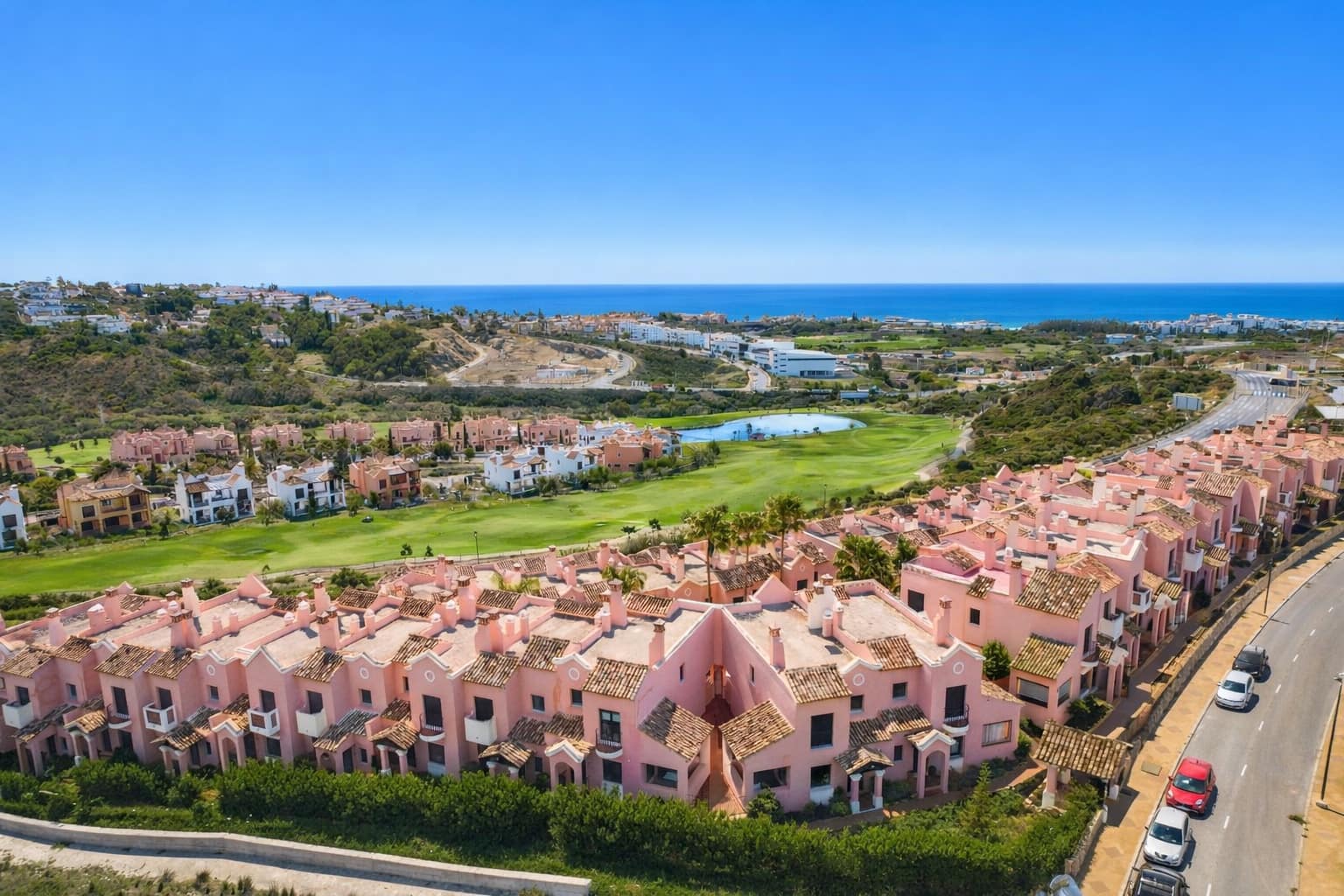 4 sypialnia Dom na sprzedaż w Estepona z basenem garażem - 665 000 € (Ref: 9711815)