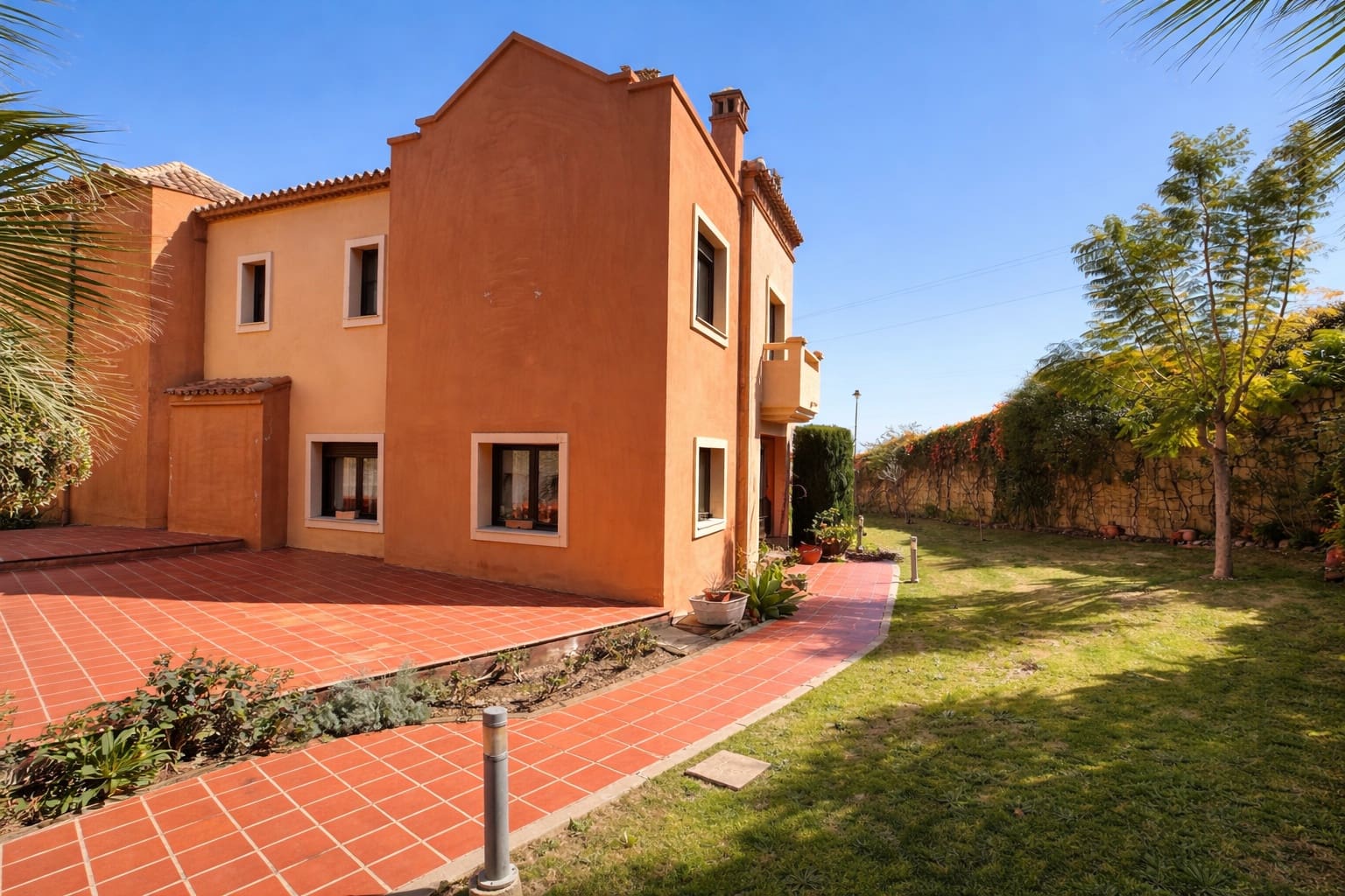 4 sypialnia Dom na sprzedaż w Estepona z basenem garażem - 665 000 € (Ref: 9711815)