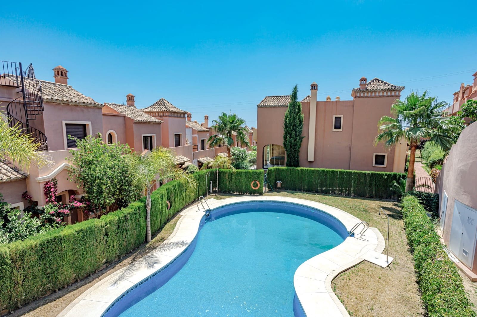 4 sypialnia Dom na sprzedaż w Estepona z basenem garażem - 665 000 € (Ref: 9711815)