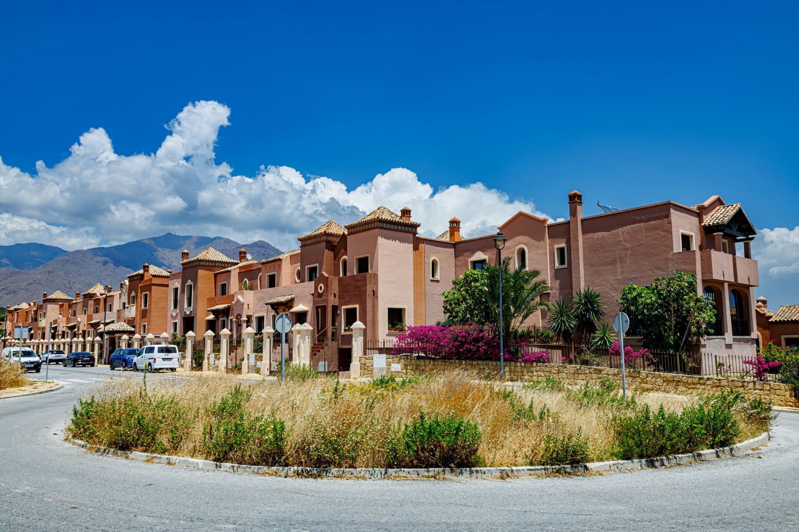 4 sypialnia Dom na sprzedaż w Estepona z basenem garażem - 665 000 € (Ref: 9711815)