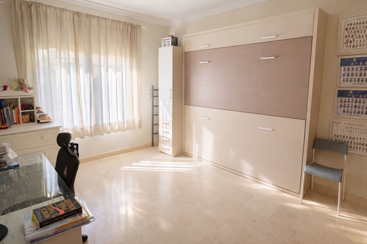 4 quarto Casa em Banda para venda em Estepona com piscina garagem - 665 000 € (Ref: 9711815)