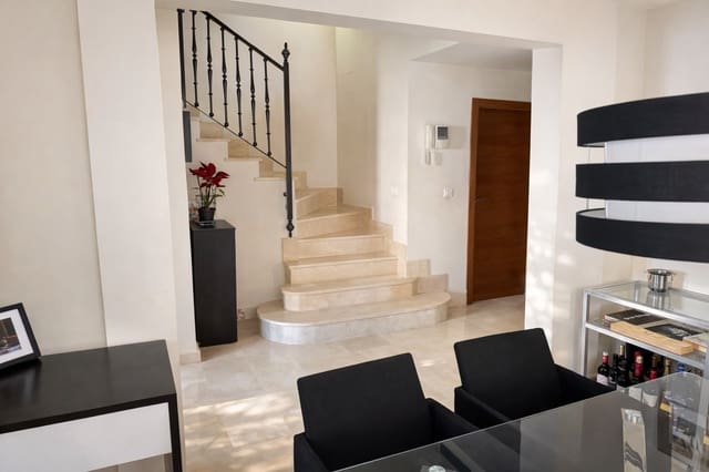 4 quarto Casa em Banda para venda em Estepona com piscina garagem - 665 000 € (Ref: 9711815)