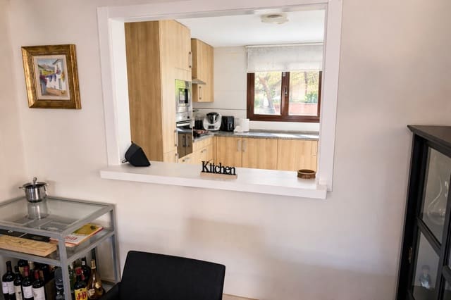 4 quarto Casa em Banda para venda em Estepona com piscina garagem - 665 000 € (Ref: 9711815)