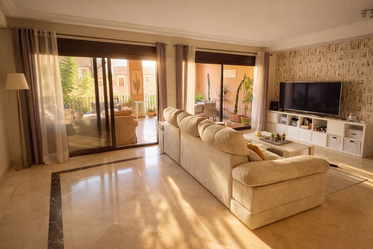 4 quarto Casa em Banda para venda em Estepona com piscina garagem - 665 000 € (Ref: 9711815)