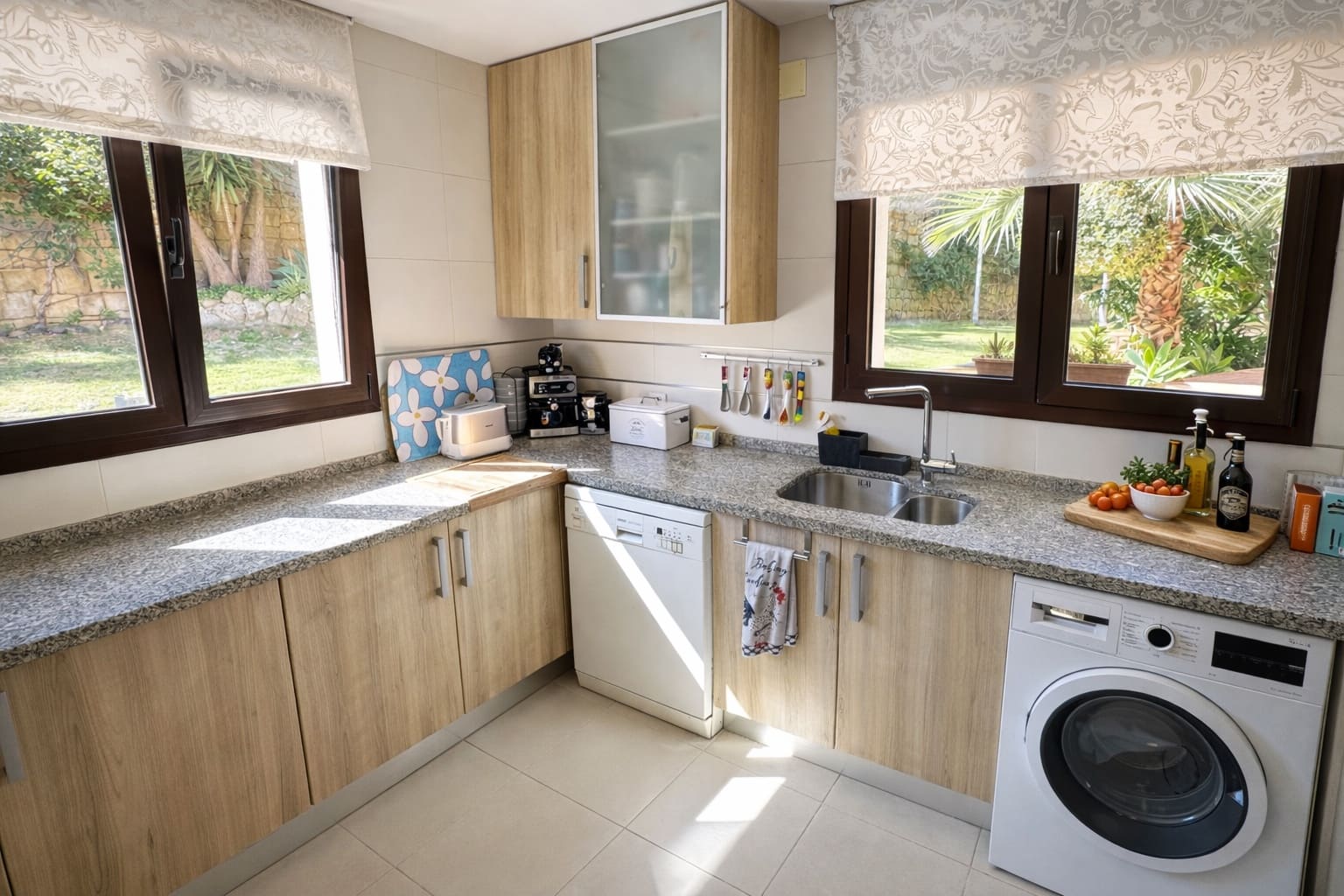 4 quarto Casa em Banda para venda em Estepona com piscina garagem - 665 000 € (Ref: 9711815)