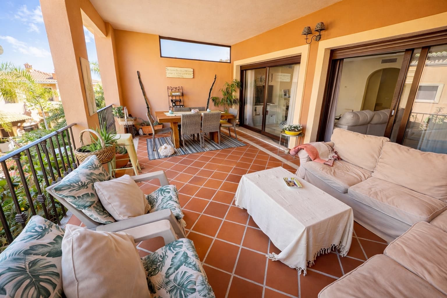 4 quarto Casa em Banda para venda em Estepona com piscina garagem - 665 000 € (Ref: 9711815)