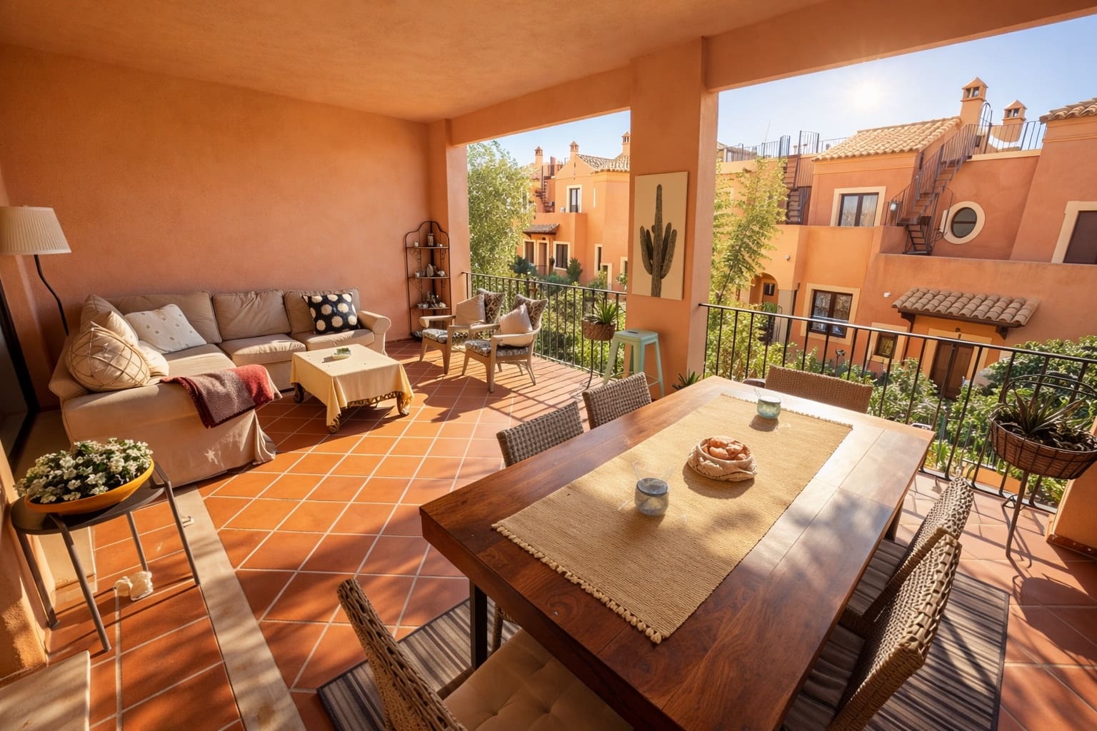 4 quarto Casa em Banda para venda em Estepona com piscina garagem - 665 000 € (Ref: 9711815)