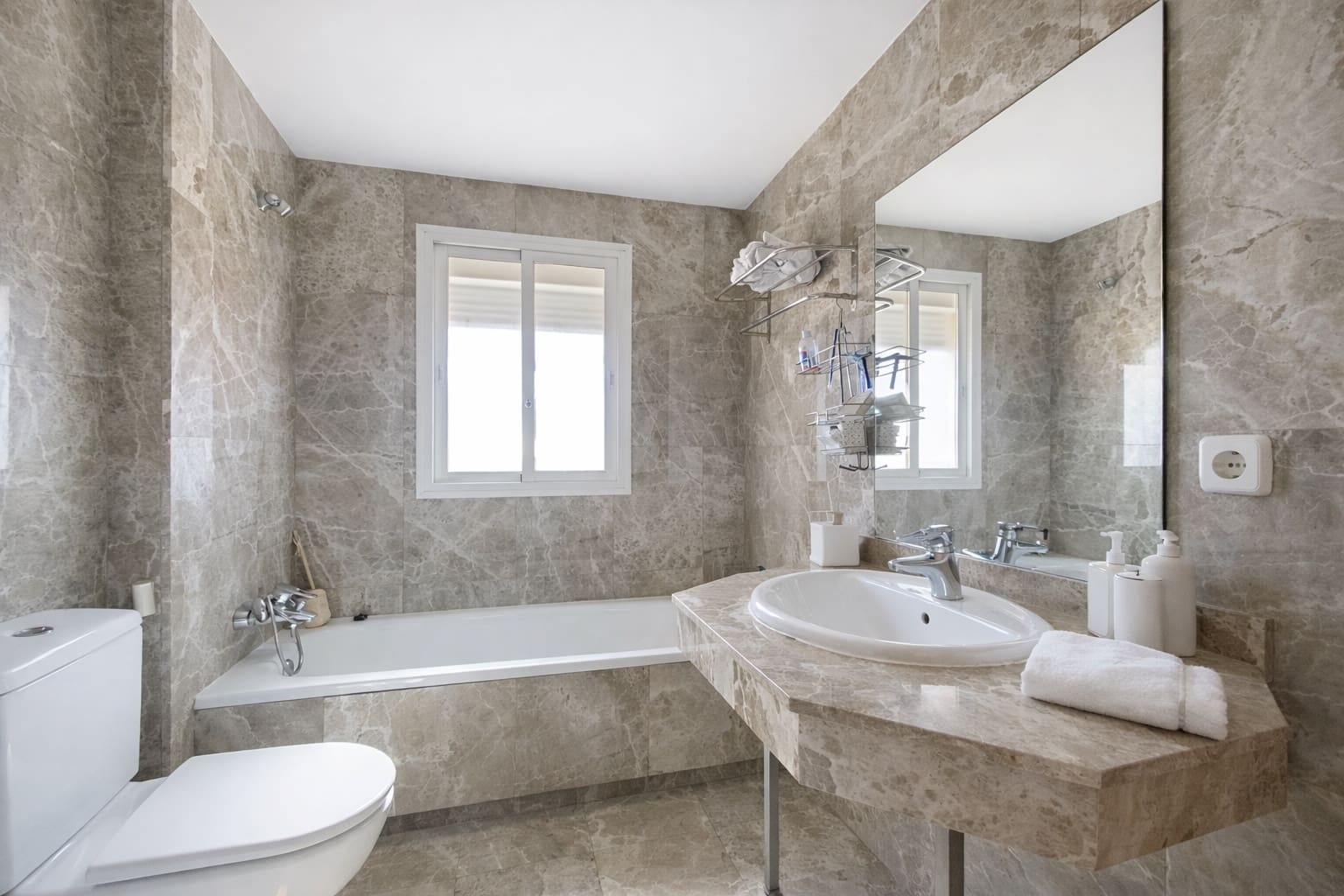 3 sypialnia Dom na sprzedaż w Buenas Noches z basenem garażem - 450 000 € (Ref: 9729305)