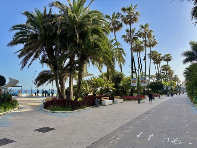 1 bedroom Apartment for sale in Estepona - € 256,000 (Ref: 9729306)