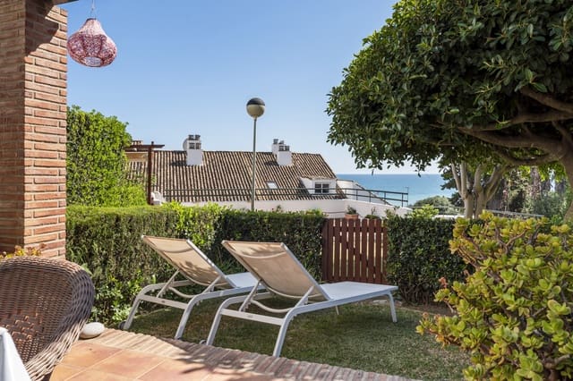 3 bedroom Townhouse for sale in Estepona with garage - € 619,000 (Ref: 9738479)