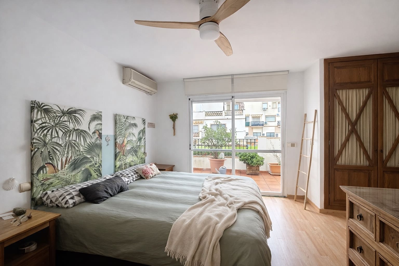 3 sypialnia Dom na sprzedaż w Estepona z basenem garażem - 590 000 € (Ref: 9755594)