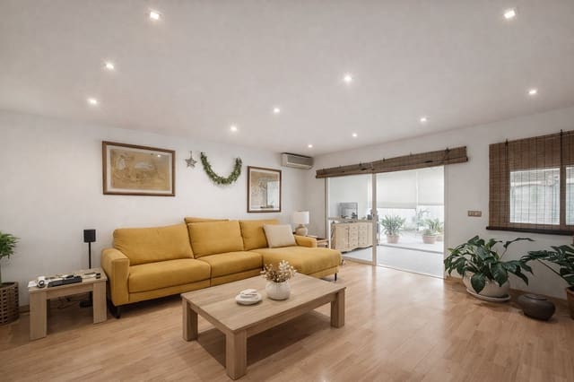 3 bedroom Townhouse for sale in Estepona with pool garage - € 590,000 (Ref: 9755594)