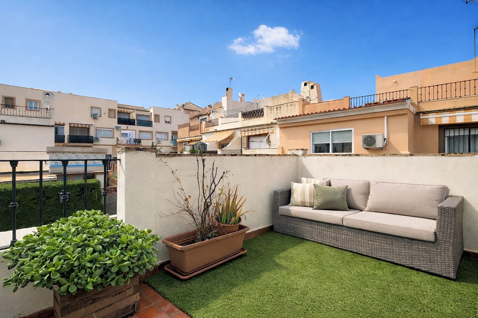 3 sypialnia Dom na sprzedaż w Estepona z basenem garażem - 590 000 € (Ref: 9755594)