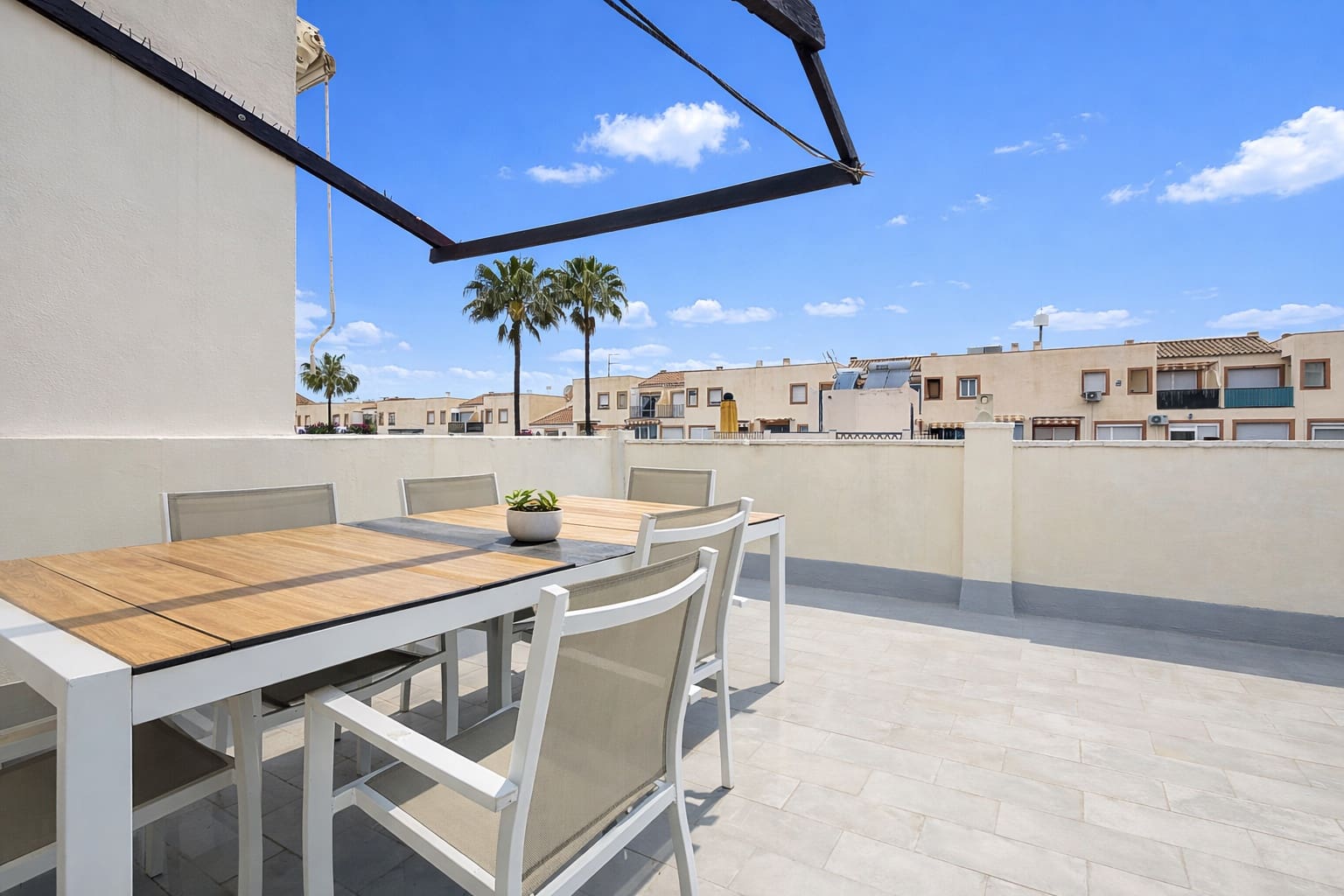 3 sypialnia Dom na sprzedaż w Estepona z basenem garażem - 590 000 € (Ref: 9755594)