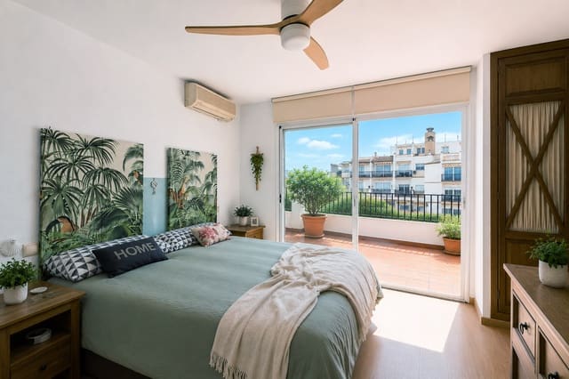 3 soverom Hus til salgs i Estepona med svømmebasseng garasje - € 590 000 (Ref: 9755594)