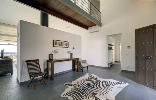 6 soverom Villa til salgs i Manilva med svømmebasseng garasje - € 2 500 000 (Ref: 9772971)