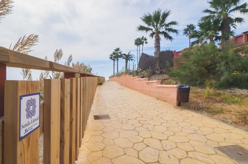 3 bedroom Townhouse for sale in Estepona with pool garage - € 549,000 (Ref: 9778016)