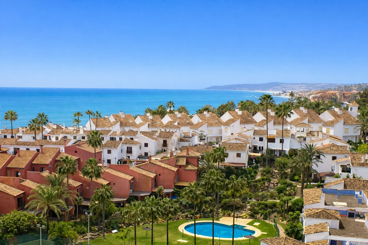 3 bedroom Townhouse for sale in Estepona with pool garage - € 549,000 (Ref: 9778016)