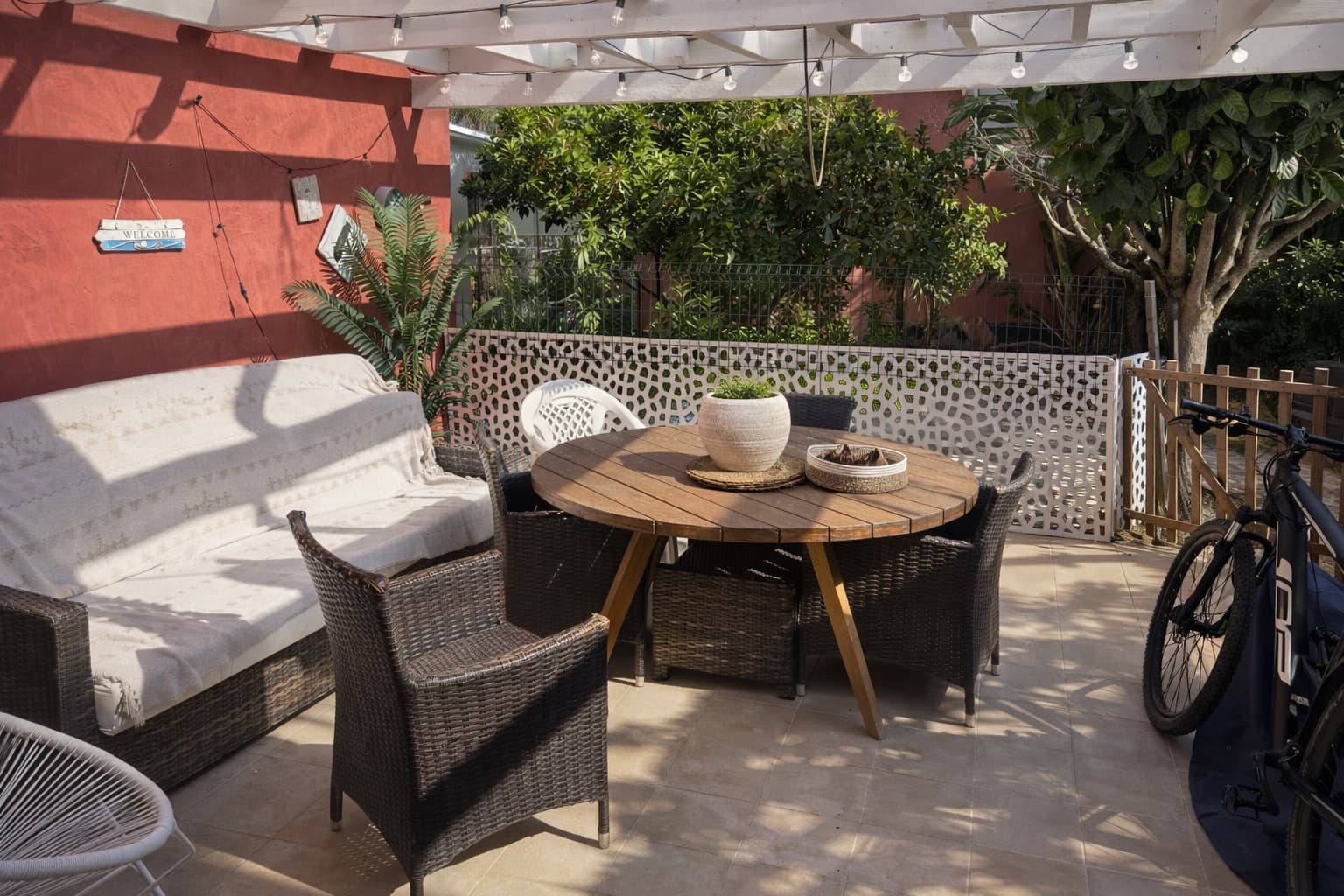 3 bedroom Townhouse for sale in Estepona with pool garage - € 549,000 (Ref: 9778016)