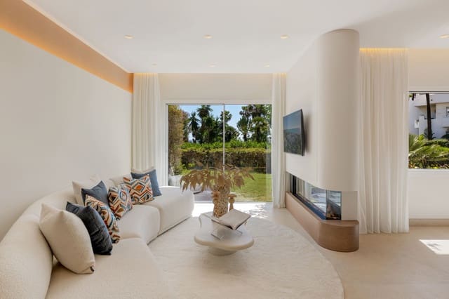 Apartamento de 3 habitaciones en Costalita, Estepona en venta con piscina garaje - 1.495.000 € (Ref: 9780462)