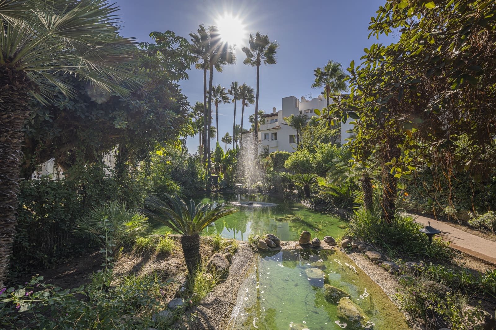 Apartamento de 3 habitaciones en Costalita en venta con piscina garaje - 1.495.000 € (Ref: 9780462)