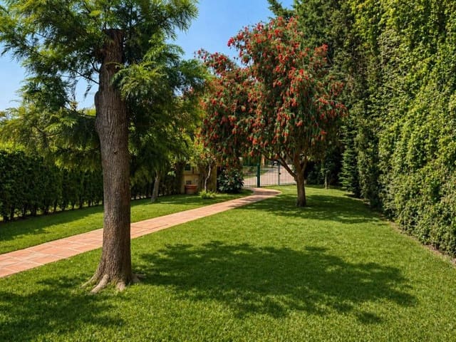 5 Zimmer Doppelhaus zu verkaufen in Sotogrande, San Roque - 699.000 € (Ref: 9800611)