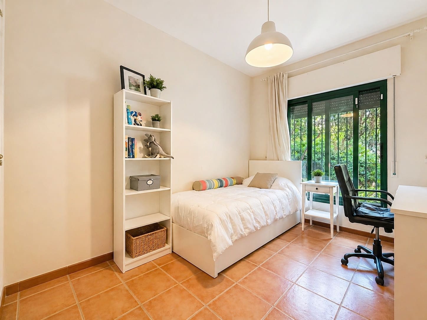 5 bedroom Semi-detached Villa for sale in Sotogrande - € 699,000 (Ref: 9800611)