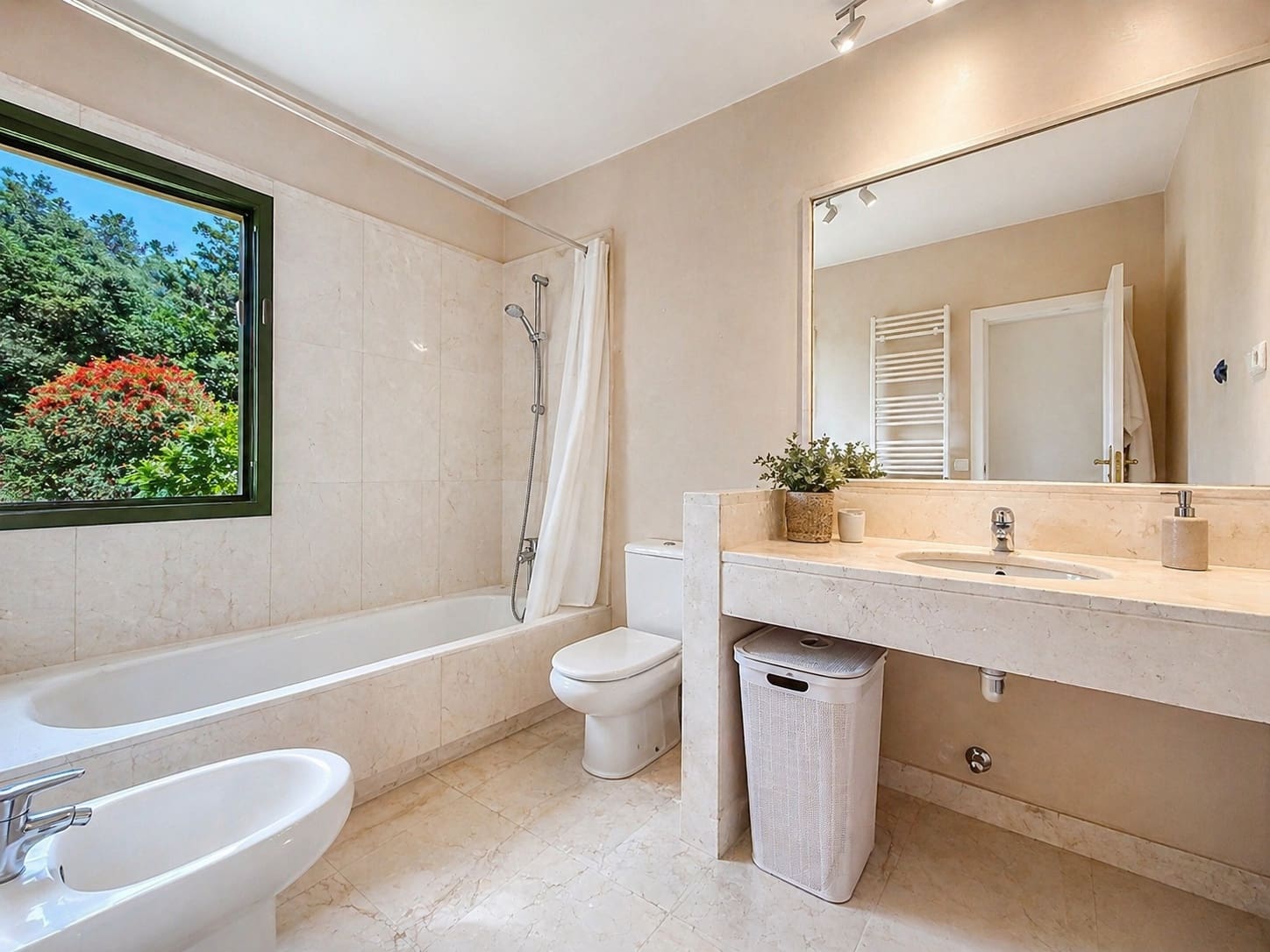 5 bedroom Semi-detached Villa for sale in Sotogrande - € 699,000 (Ref: 9800611)