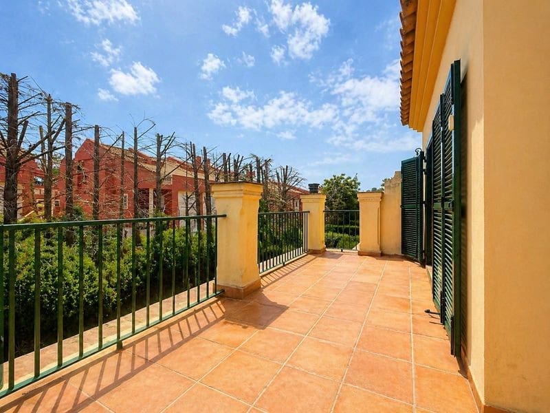 4 soverom Kjedet enebolig til salgs i Sotogrande - € 660 000 (Ref: 9800611)