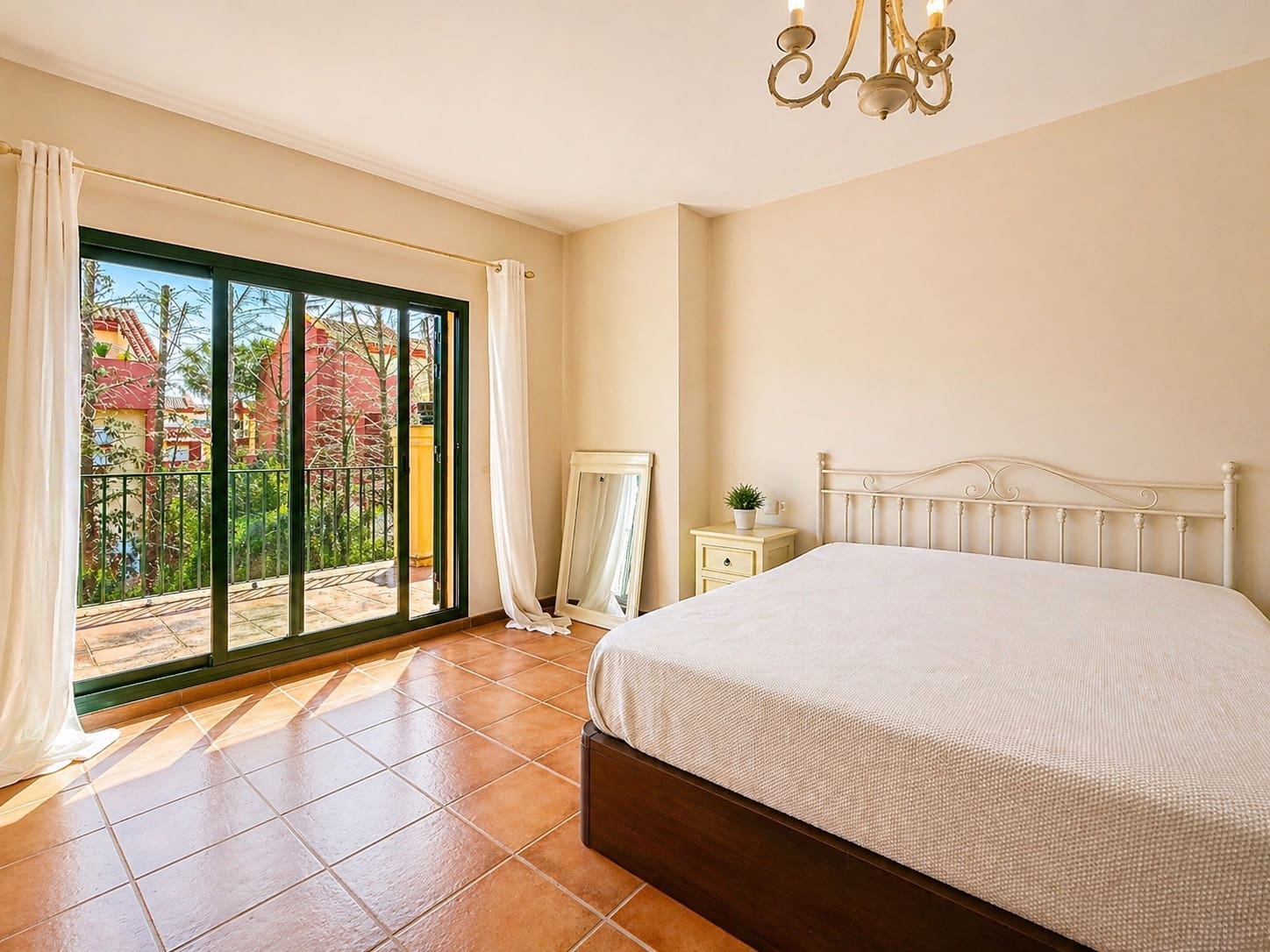 4 soverom Kjedet enebolig til salgs i Sotogrande - € 660 000 (Ref: 9800611)