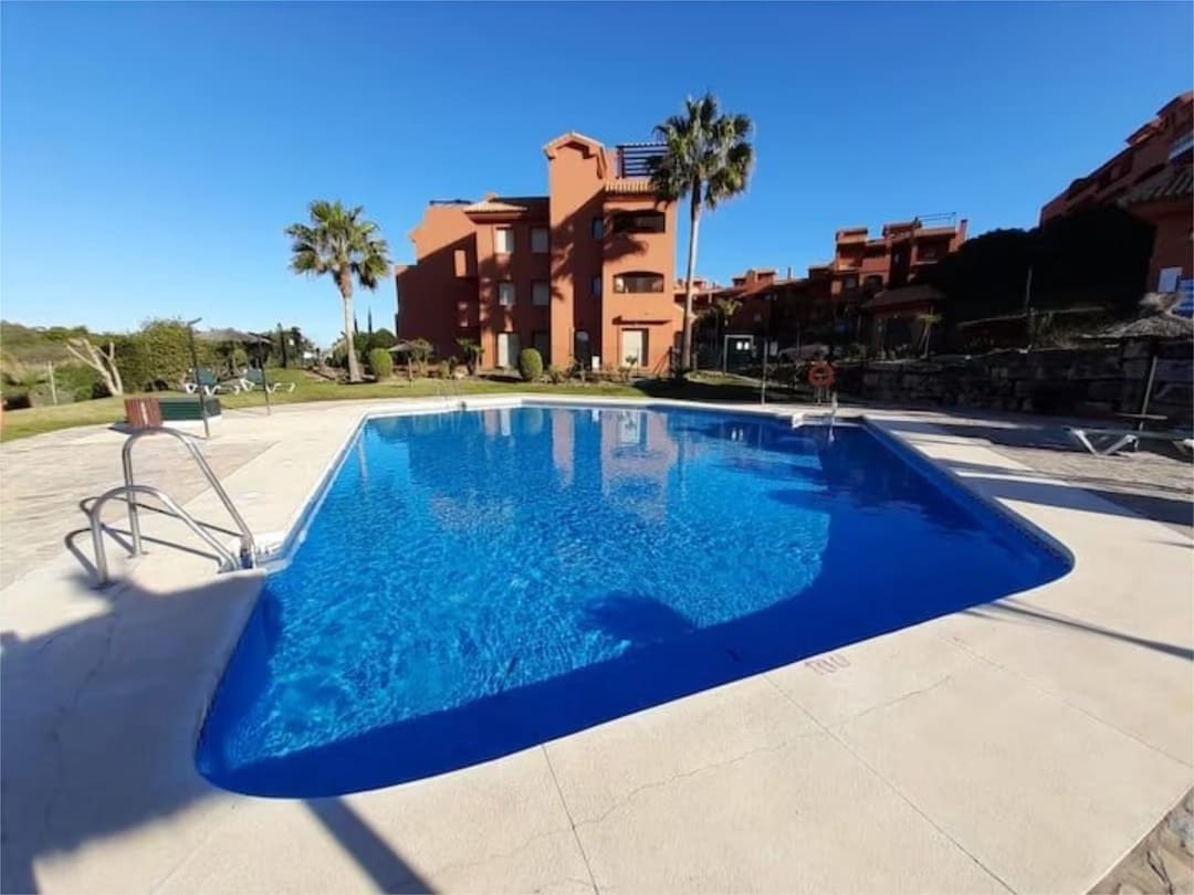 2 Zimmer Apartment zu verkaufen in Estepona mit Pool Garage - 279.000 € (Ref: 9804231)