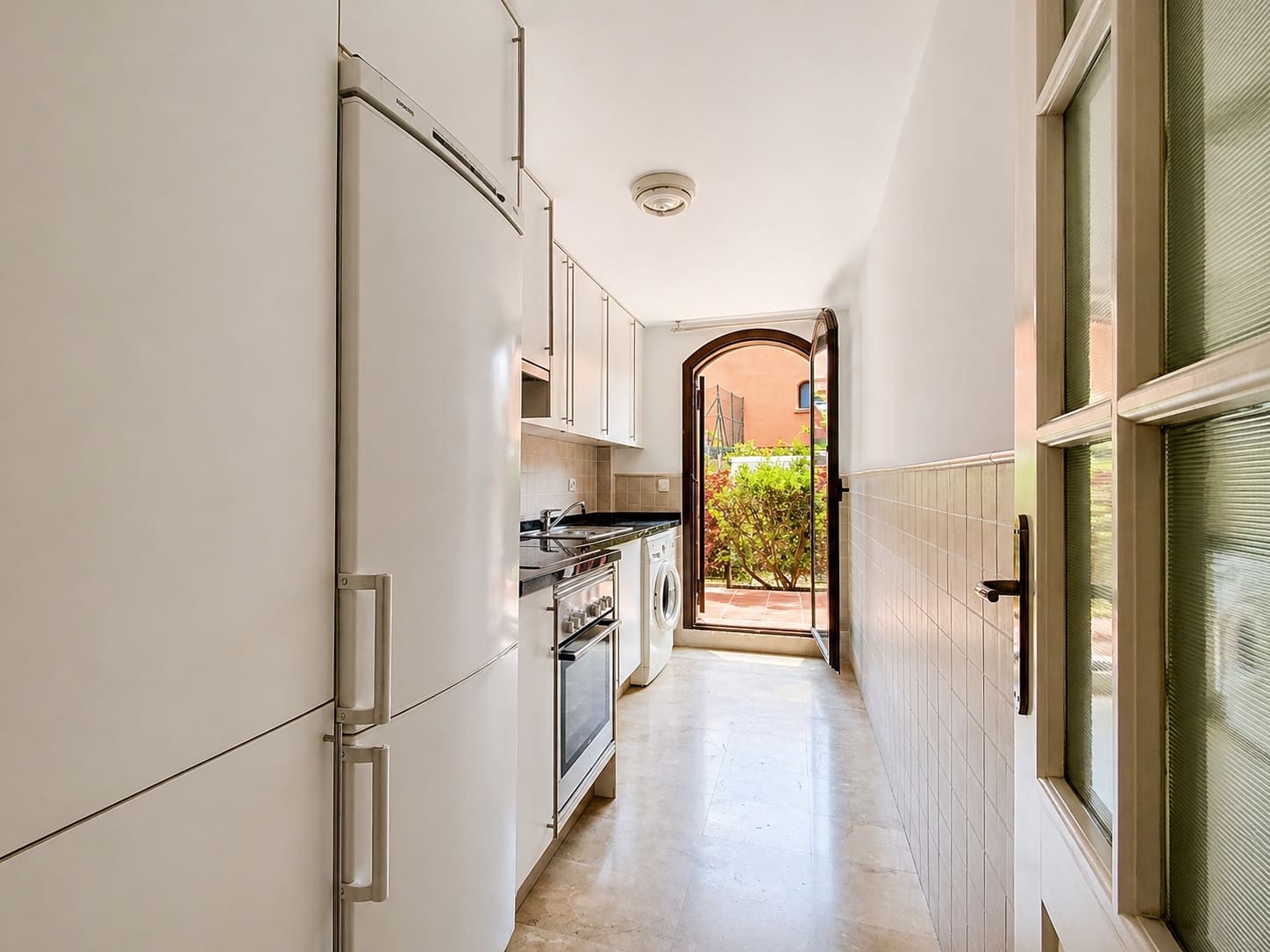 2 Zimmer Apartment zu verkaufen in Estepona mit Pool Garage - 279.000 € (Ref: 9804231)