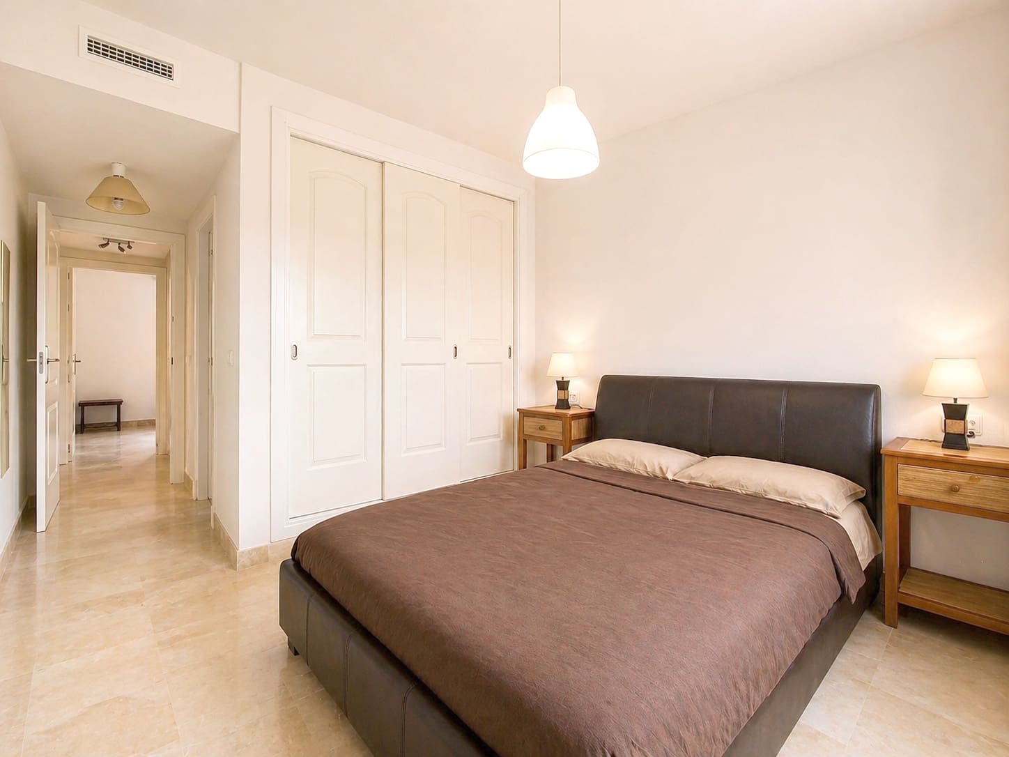 2 Zimmer Apartment zu verkaufen in Estepona mit Pool Garage - 279.000 € (Ref: 9804231)