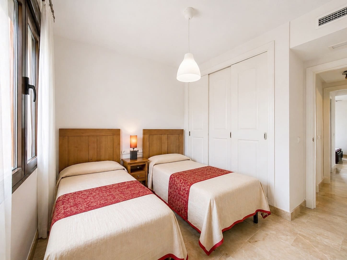 2 Zimmer Apartment zu verkaufen in Estepona mit Pool Garage - 279.000 € (Ref: 9804231)