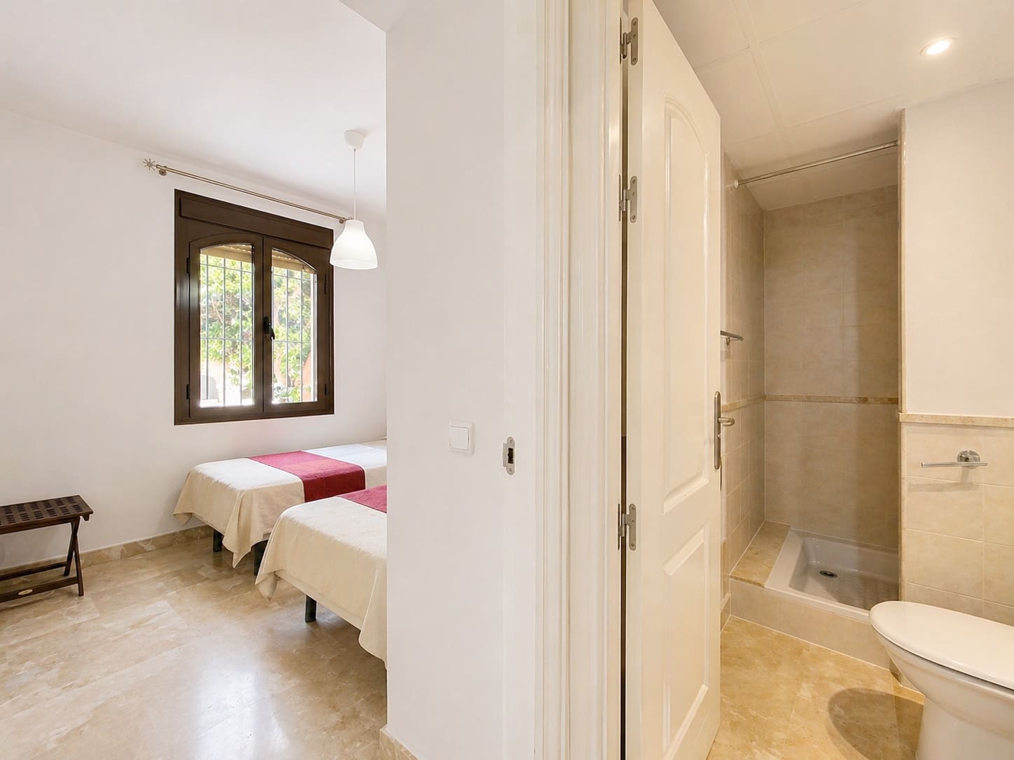 2 Zimmer Apartment zu verkaufen in Estepona mit Pool Garage - 279.000 € (Ref: 9804231)