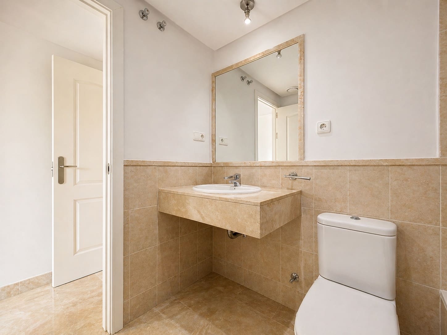 2 Zimmer Apartment zu verkaufen in Estepona mit Pool Garage - 279.000 € (Ref: 9804231)