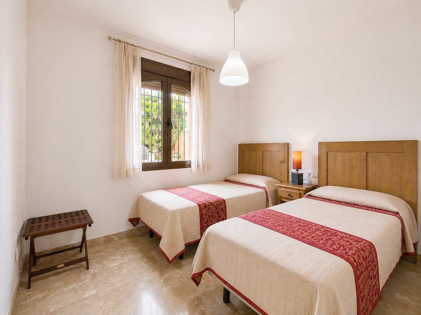 2 Zimmer Apartment zu verkaufen in Estepona mit Pool Garage - 279.000 € (Ref: 9804231)