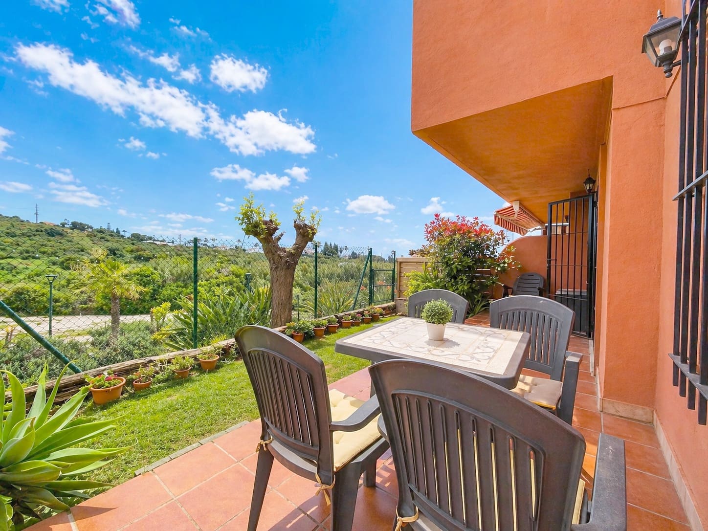 2 Zimmer Apartment zu verkaufen in Estepona mit Pool Garage - 279.000 € (Ref: 9804231)